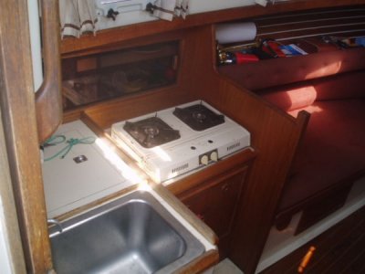 galley to port w. propane stove