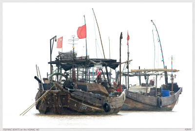 FISHING BOAT on the HOANG HO(YELLOW RIVER)