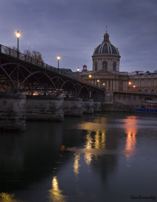 2.PARIS.Pont des Arts .Institut de France