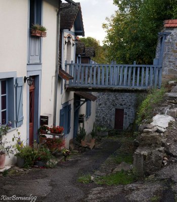 7.BUSSIERES.In the Street