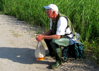 I'm getting too old for this stuff! Note style of carrying sack -- well-ventilated plastic basket and cloth sack above.