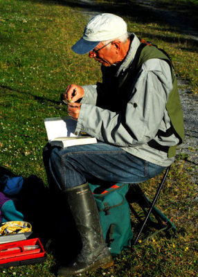 The bander! Note self-contained stool attached to backpack.