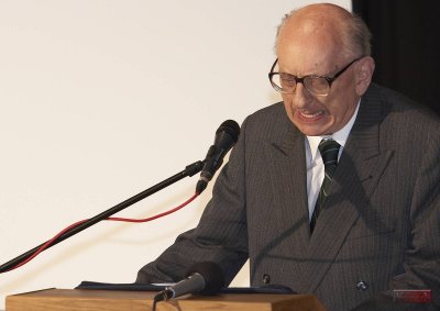 prof. Wladyslaw Bartoszewski