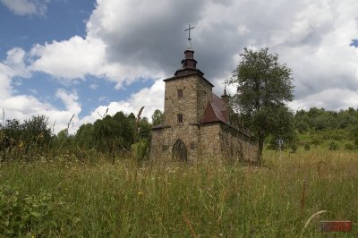 Odbudowany z ruin koscil w Hucie Polanskiej - www.hutapolanska.krak.pl