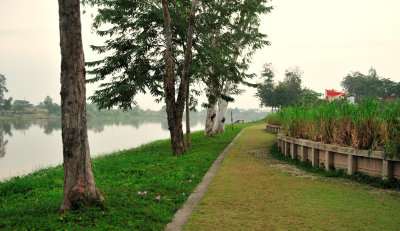 Mae Kok River Bank