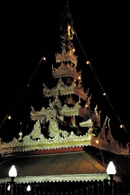 Wat Chong Kham at Night