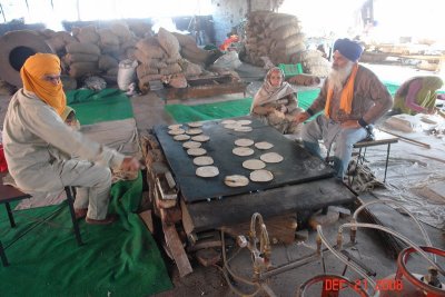 amritsar62-golden temple kitchen
