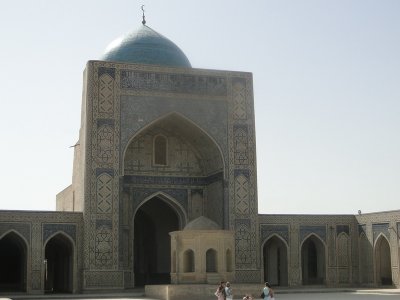 Uzbekistan143 Bukhara madrassah and mosque.JPG