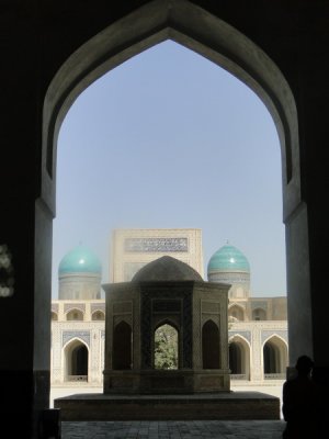 Uzbekistan144 Bukhara madrassah and mosque.JPG