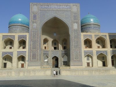 Uzbekistan149 Bukhara madrassah and mosque.JPG