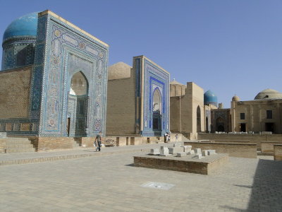 Uzbekistan201 Samarkand mausoleum complex.JPG