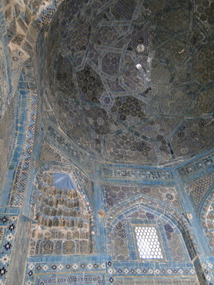 Uzbekistan208 Samarkand mausoleum complex.JPG