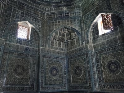 Uzbekistan210 Samarkand mausoleum complex.JPG