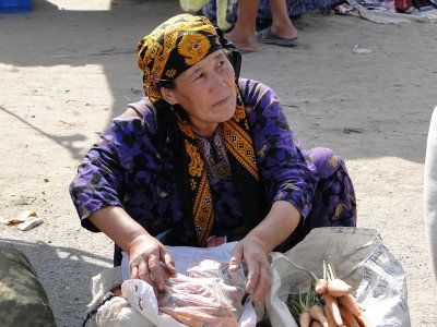 turkmenistan52 outdoor bazaar.JPG