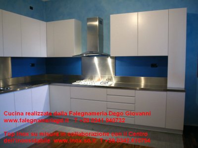 Cucina su misura mobili e rivestiment inox.jpg