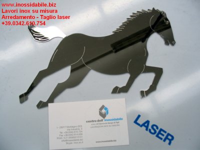 logo cavallo tagliato al laser in acciaio inox lucido a specchio  lavori su misura