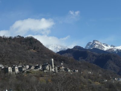 Caspano sulla costiera dei Cech in Valtellina