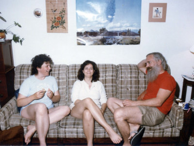 1985-visiting with his sisters, Vergie & Lisa