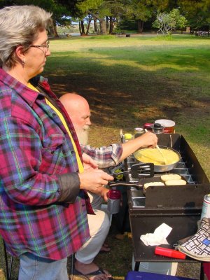 2000-Plaskett reunion, scrambling eggs for the fam