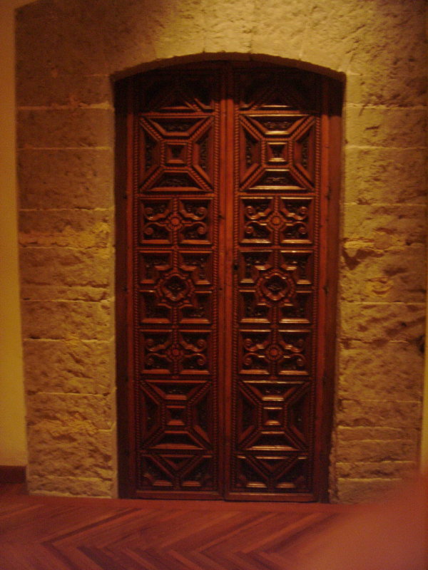 PUERTA (MADERA TALLADA)