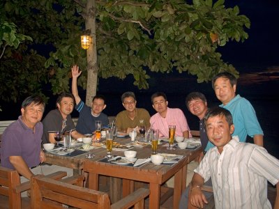 The gangs enjoy seafood near Pattaya