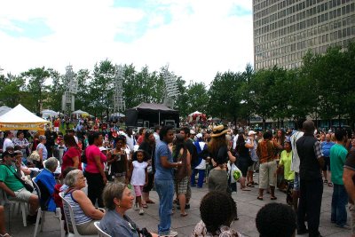 A lot of people  for the event  Nuits d'Afrique