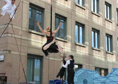 Rosa's Bar by Wired Aerial Theatre (2)