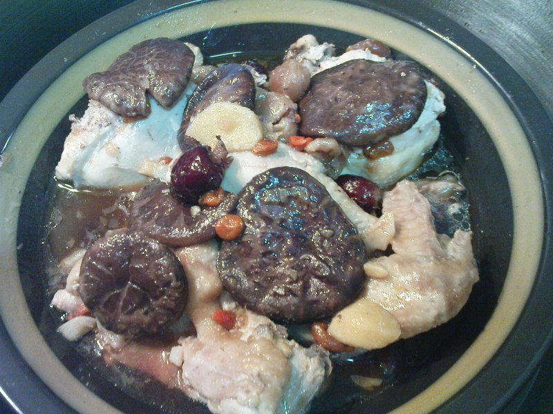 Steamed Chicken with Wolfberries (kei chee)