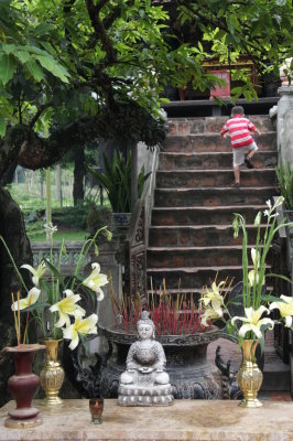 One Pillar Pagoda (2).JPG