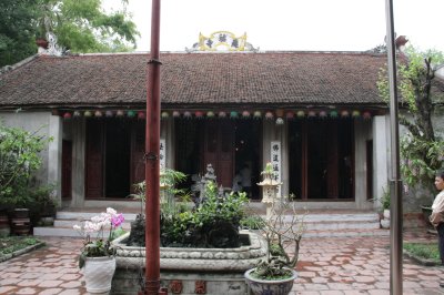 One Pillar Pagoda (3).JPG