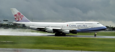 Touchdown China Airlines B747/400, B-18271