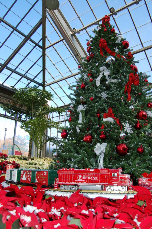 Garfield Garden display