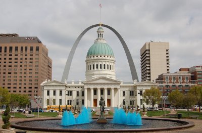 Arch over courthouse