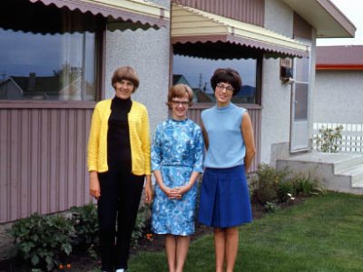 1966 Edmonton - Jeannie, Linda and Faye