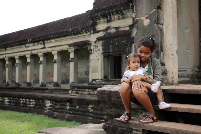 Angkor Wat - another cambodian family
