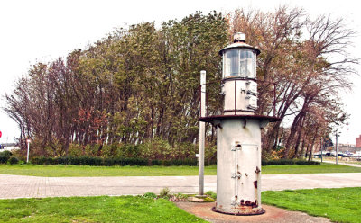 Premier (1895) phare du port