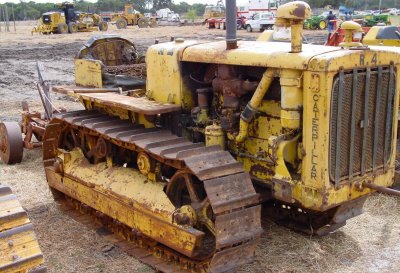 A Caterpillar R4, in as-found working condition. Despite being pretty rough looking, this is quite a good condition tractor, and would restore to an excellent result.