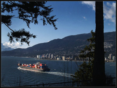Ship Leaving Vancouver 7449.jpg