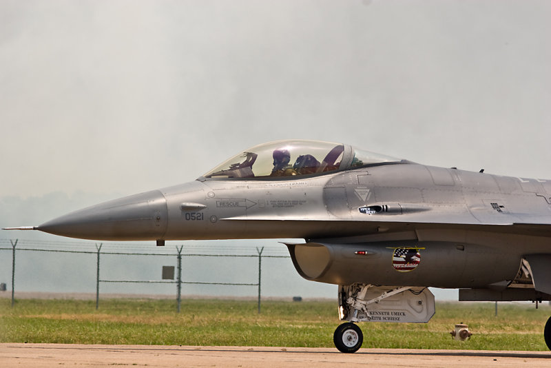 F16