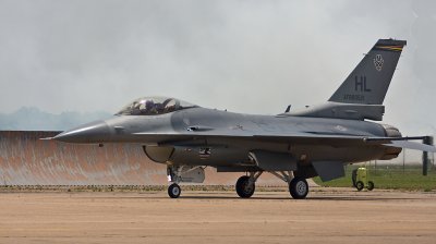 F16