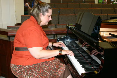Libby plays piano