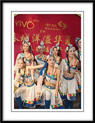 Chinese dance at Vivocity Jan 2009