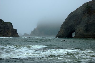 Hole in the wall Rialto Beach, Washington