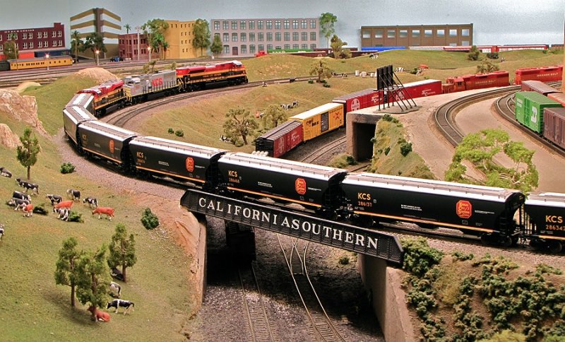 KCS Belle hoppers around Winchester Curve.