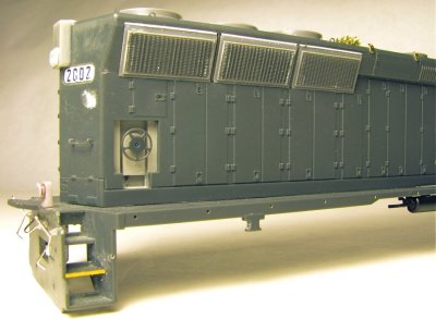 MRl 325 sporting modified Cannon & Co. Farr grills, w/ trimmed Athearn T-motor screens.