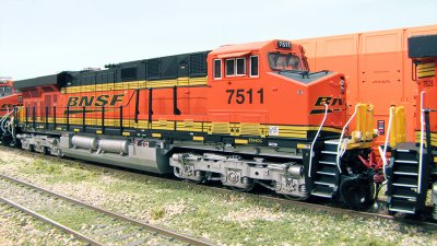 BNSF 7511, a newer ES44DC from Tower 55.