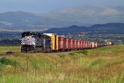 MRL 4302 on the LM departing Helena, MT into the afternoon sun. (7/10/10)