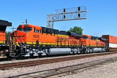 new ES44C4 units in consist.