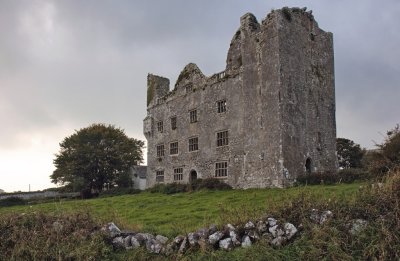 The ruins of Leamaneh Castle