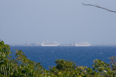 le de Cozumel, au loin